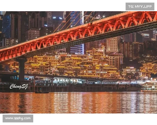 重庆山城垂直马拉松挑战赛千梯赛道点亮洪崖洞夜景震撼开跑 重庆山城垂直马拉松挑战赛千梯赛道点亮洪崖洞夜景震撼开跑