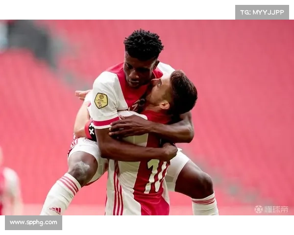 荷甲埃因霍温17岁中场首秀即破门 身价飙升成新星 荷甲埃因霍温17岁中场首秀即破门 身价飙升成新星